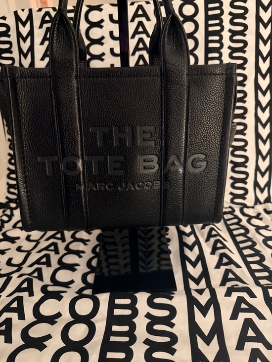 Marc Jacobs Handbags - Marc Jacobs Small Leather The Tote Bag